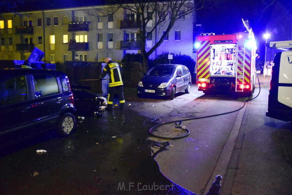 Erneut Muelltonnenbraende Koeln Vingst Ansbacherstr P07.JPG - Miklos Laubert